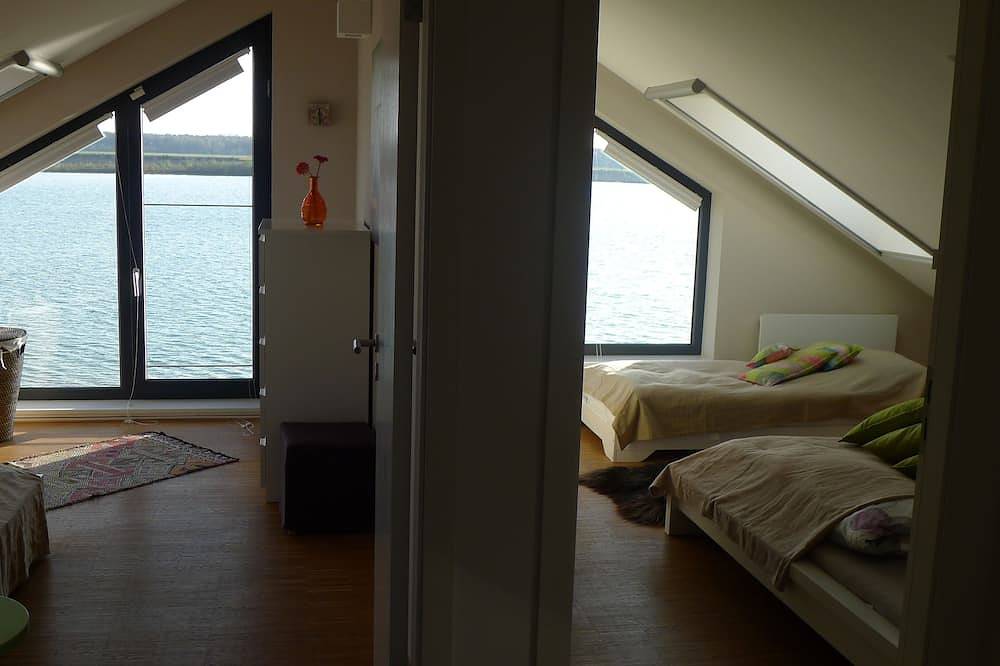 Großzügiges Ferienhaus mit Privatstrand, offenem Kamin & Sauna direkt am See in Löbnitz, Nordsachsen