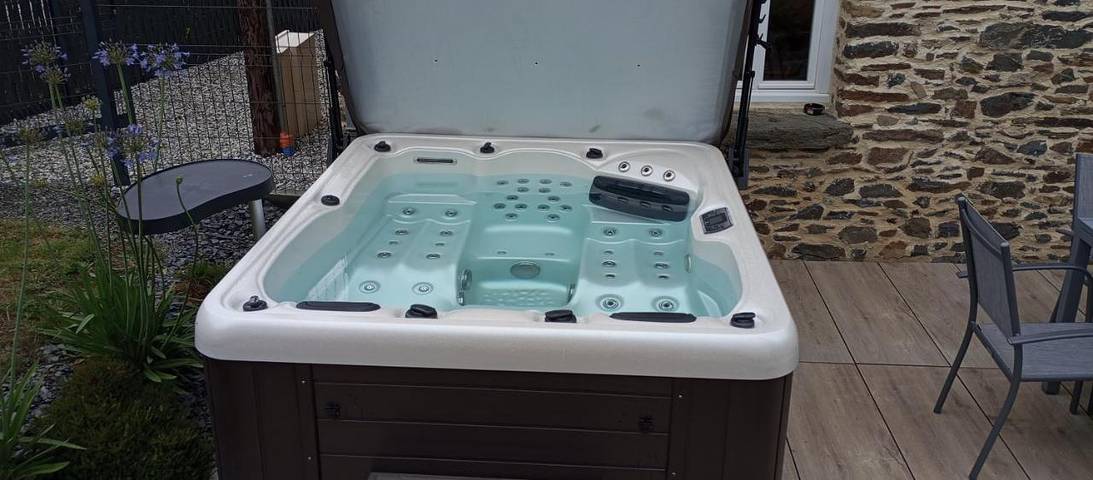 Location de vacances pour 6 personnes, avec sauna ainsi que jardin et jacuzzi dans Saint-Ébremond-de-Bonfossé - 4