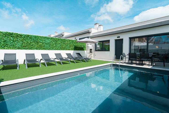 Ferienhaus für 6 Personen, mit Terrasse und Garten sowie Pool und Ausblick in Santa Bárbara