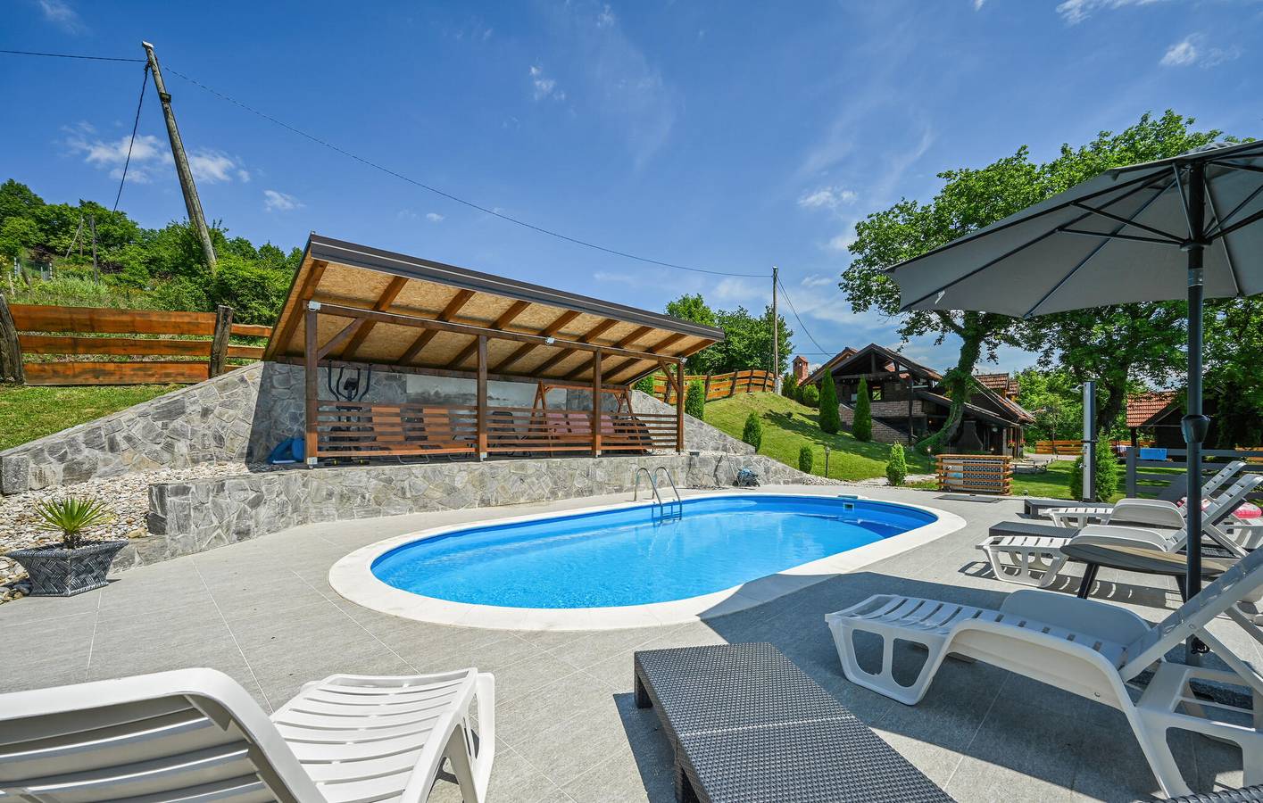 Schickes Apartment mit 2 Schlafzimmern, beheiztem Pool und Terrasse in Krapina-Zagorje