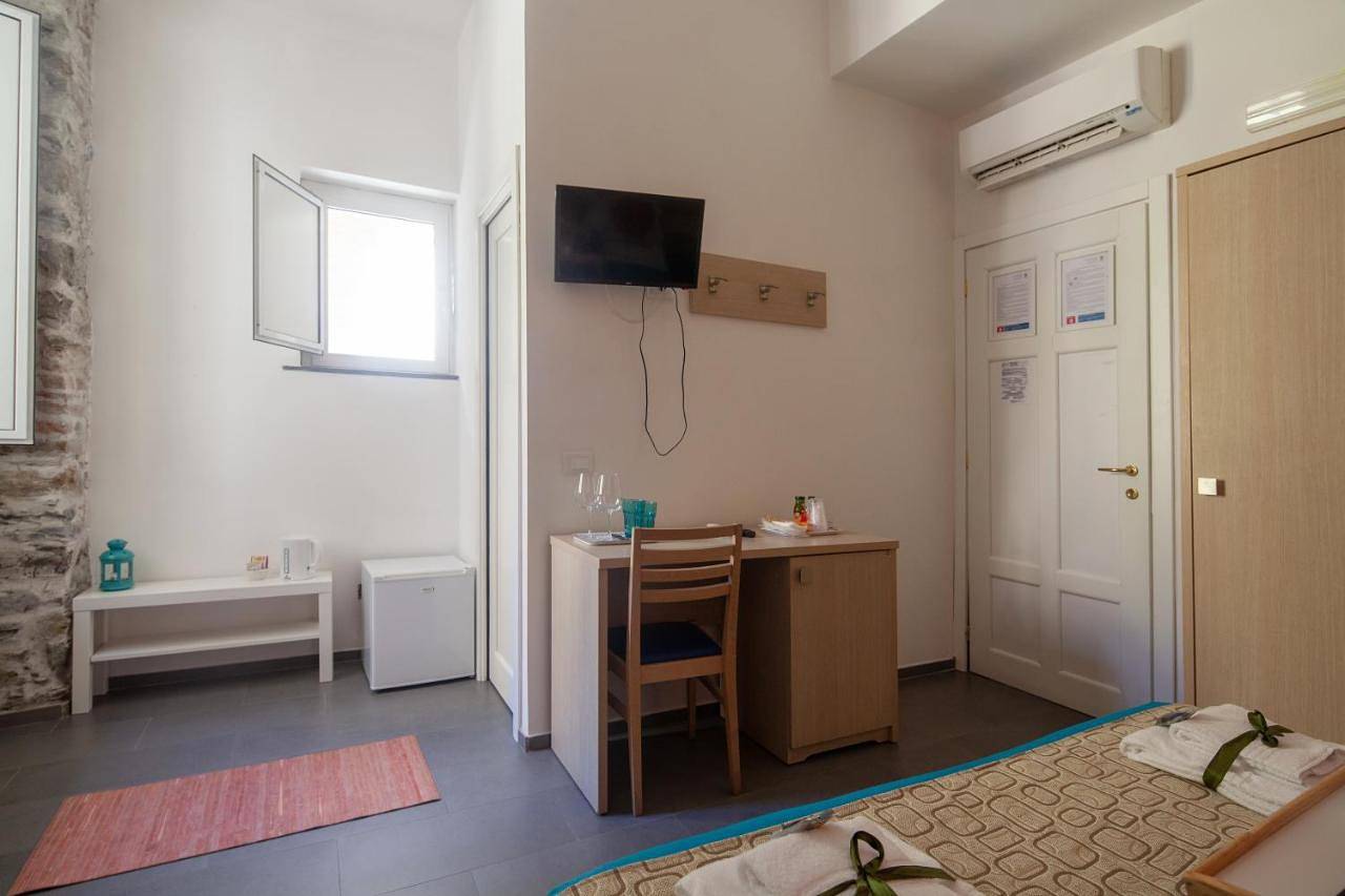 Shanti 3 - Riomaggiore private room in Riomaggiore, Commune de Riomaggiore