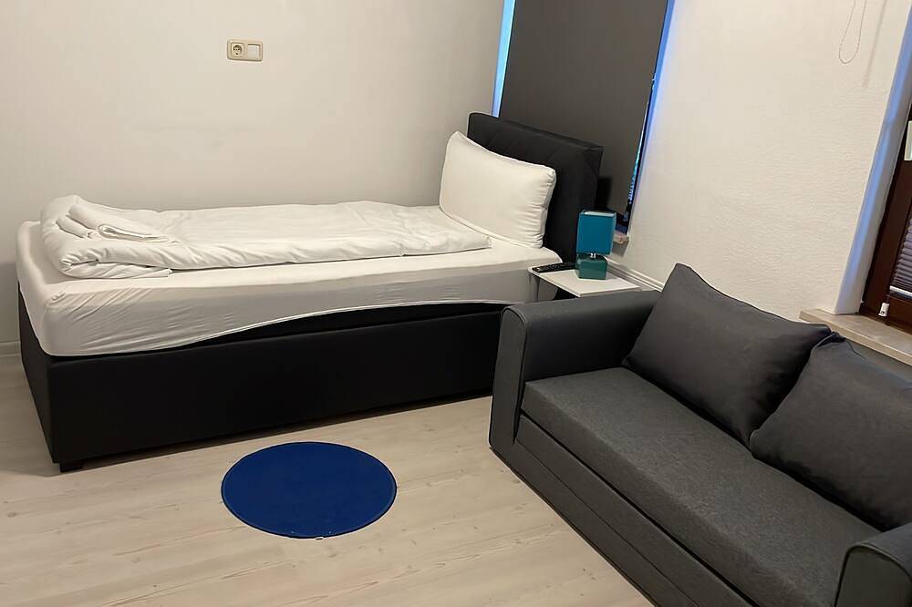 Dorfstraße 4 W4 - 2 Zimmer mit Parkplatz in Neumünster, Schleswig-Holstein Binnenland