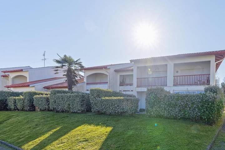 Gîte pour 4 personnes, avec piscine ainsi que balcon et bassin pour enfant dans Plage de l'Uhabia - 2