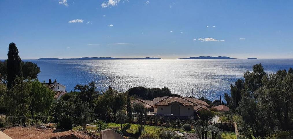 Location de vacances pour 10 personnes, avec jardin ainsi que piscine et vue dans Plage d'Aiguebelle - 3