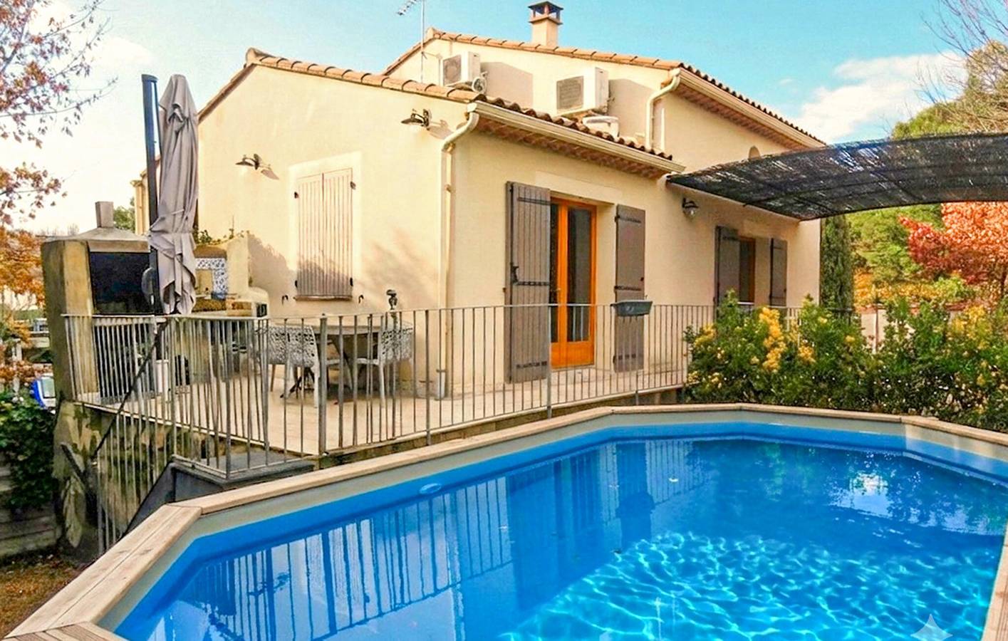 Apartment mit Bergblick, Pool, Parkplatz und Klimaanlage – 500 m von Mormoiron entfernt in Mormoiron, Parc naturel régional du Mont-Ventoux