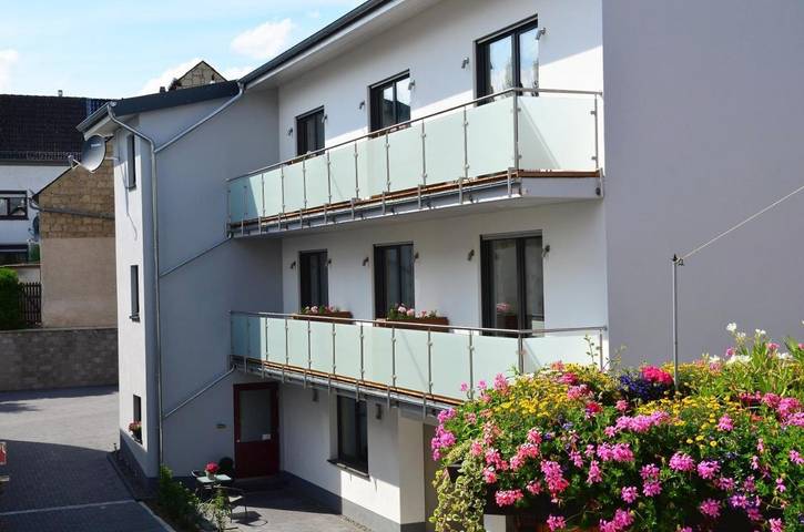 Ferienwohnung für 2 Personen, mit Balkon in Ettringen - 2