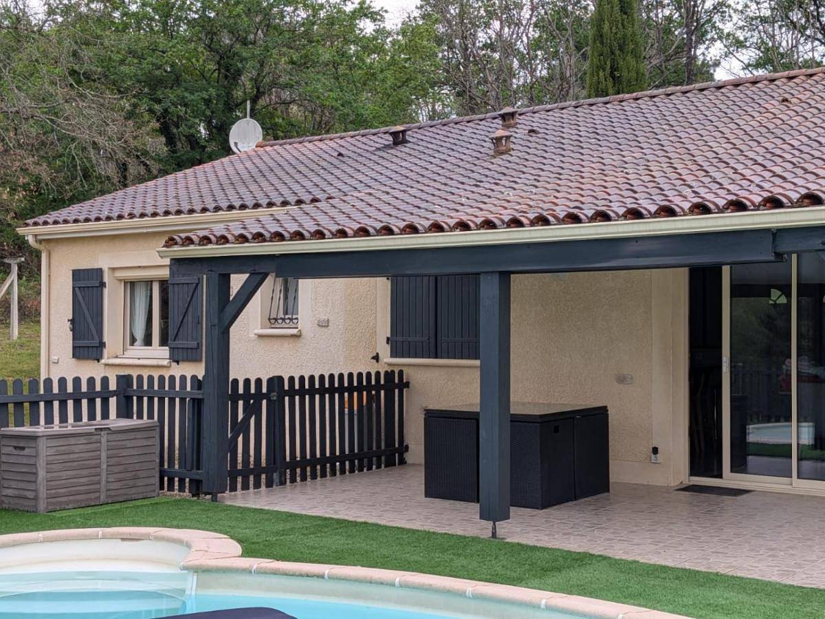 Maison cosy avec piscine privée en Dordogne -7 personnes in Limeyrat, Périgord Noir