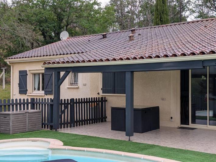 Location de vacances pour 7 personnes, avec piscine et vue ainsi que terrasse et jardin, animaux acceptés à Limeyrat - 3