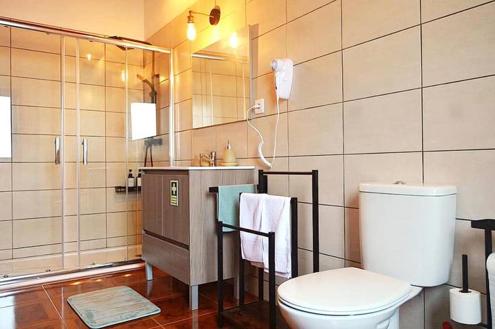 Location de vacances pour 2 personnes, avec terrasse et vue dans Faial - 3