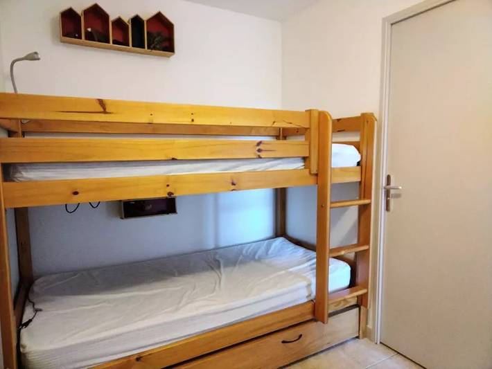 Apartamento entero, Muy bonita cabaña T2 con vista al jardín bosque in Les Angles, Parque Natural Regional de los Pirineos Catalanes