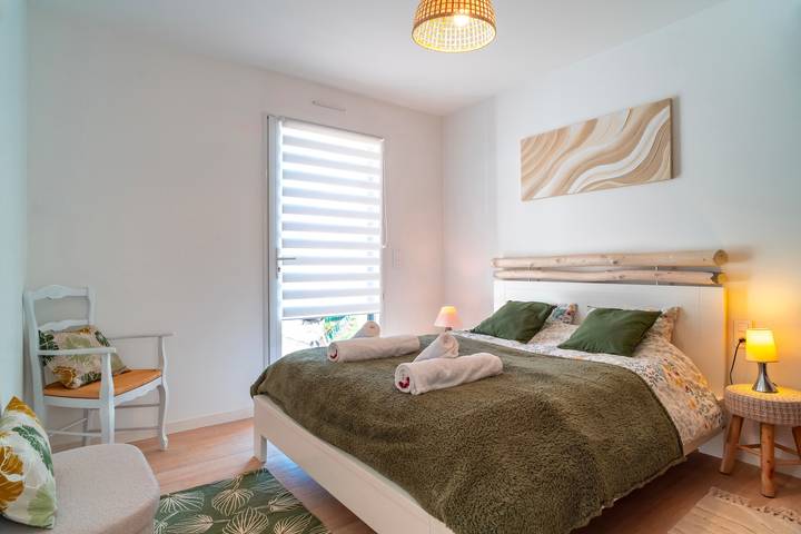 Location de vacances pour 8 personnes, avec terrasse et jardin à Plomodiern - 4