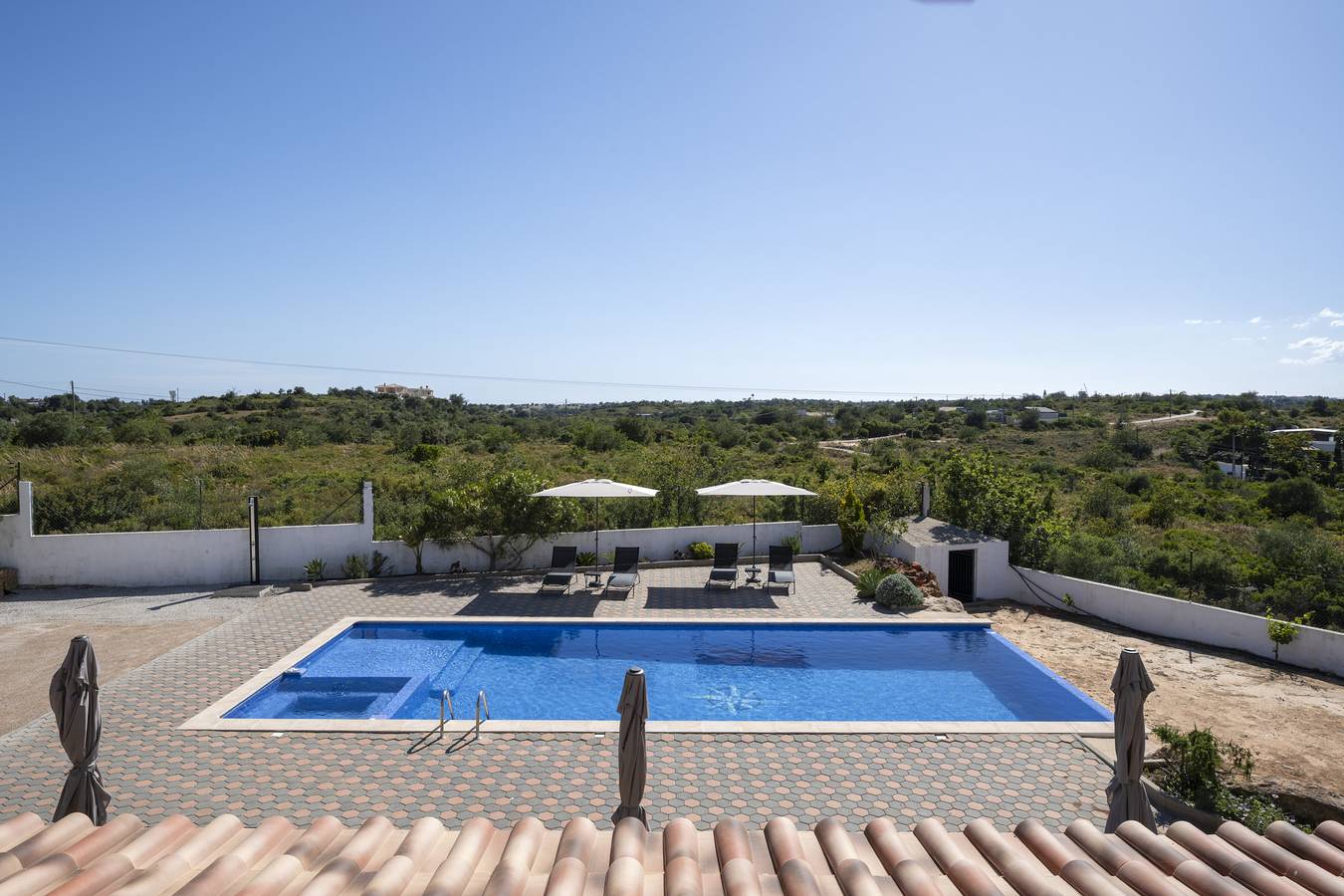 Villa for 20 people with balcony in Moncarapacho, Parque Natural da Ria Formosa