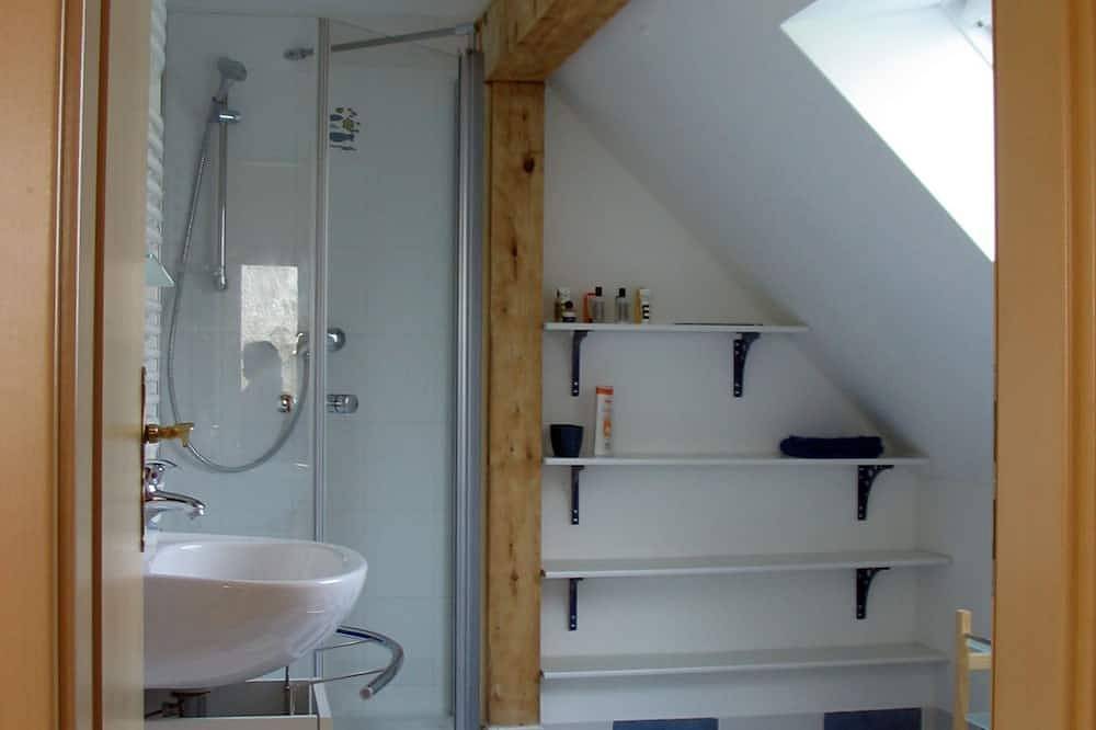 Ganze Wohnung, Helle, große, familienfreundliche Ferienwohnung mit eigener Terrasse und Garten in Lüdershagen, Vorpommern-Rügen