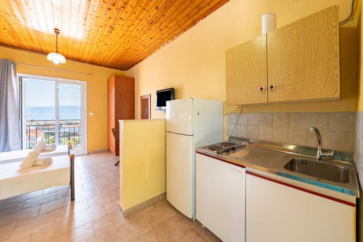 Gîte pour 2 personnes, avec balcon et jardin dans Kavos - 4