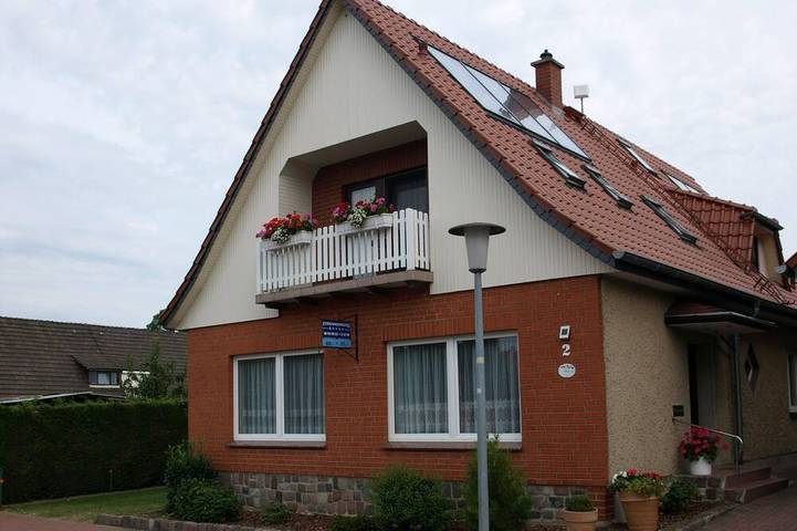 Ferienhaus für 4 Personen, mit Balkon und Garten an der Müritz