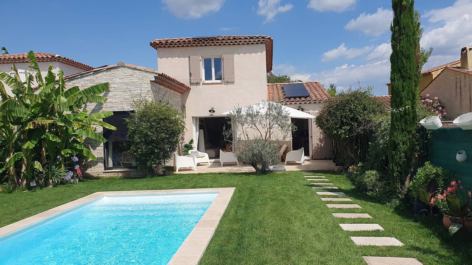 Casa de vacaciones 'Soa' con piscina privada, Wi-Fi y aire acondicionado in Gréoux-les-Bains, Parc naturel régional du Verdon