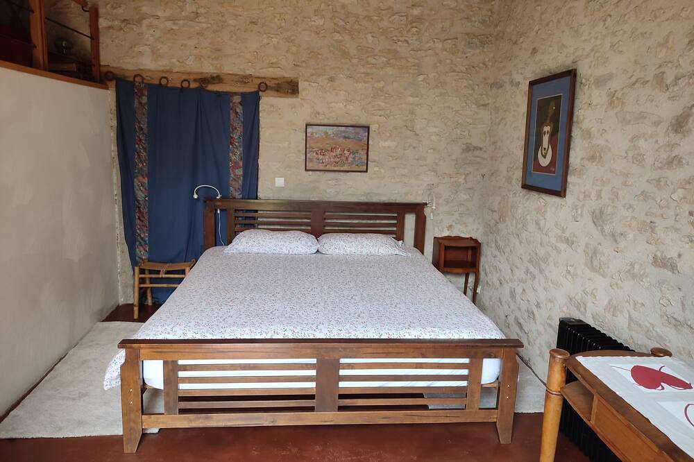 Charmante Ancienne Maison dans un Cadre Rural Exceptionnel avec Piscine Privée in Lugagnac, Quercy