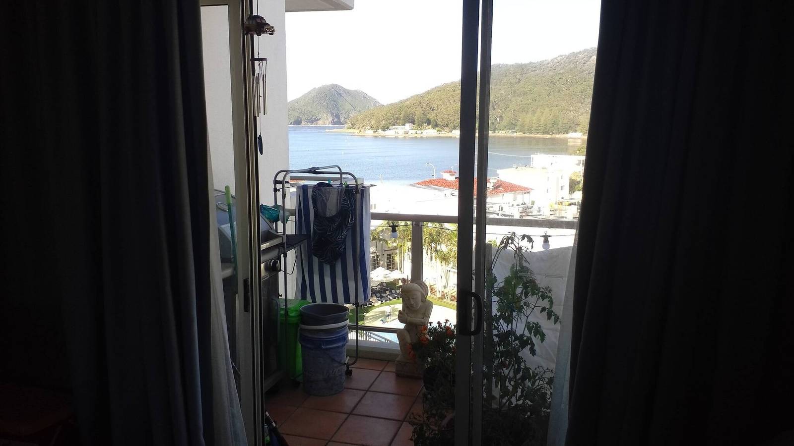 Noche de fiesta de chicas de ensueño para mochilerosamor en pareja in Shoal Bay, Hunter Valley
