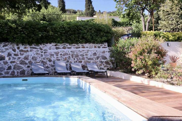 Chambre d’hôte pour 5 personnes, avec piscine ainsi que jardin et vue