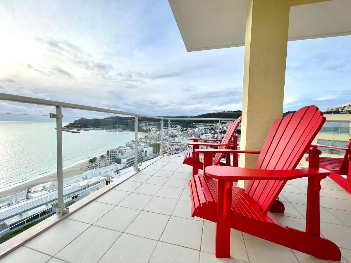 Apartamento inteiro, Two-Bedroom Apartment in Praia da Califórnia, Sesimbra