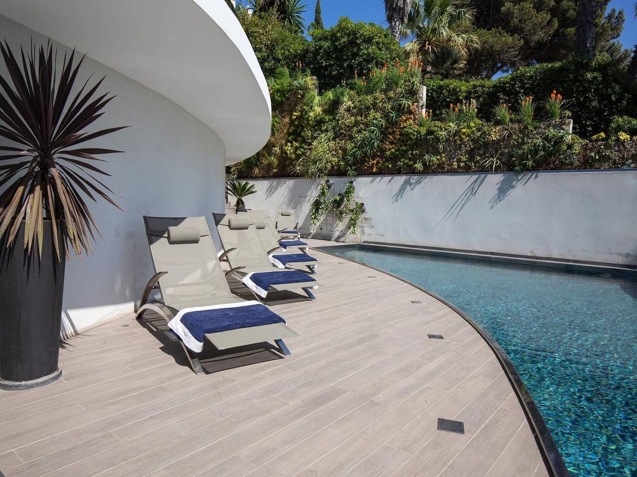 Luxury Seafront Villa with 2 Private Pools in Carry-le-Rouet, Costa mediterránea (Francia)