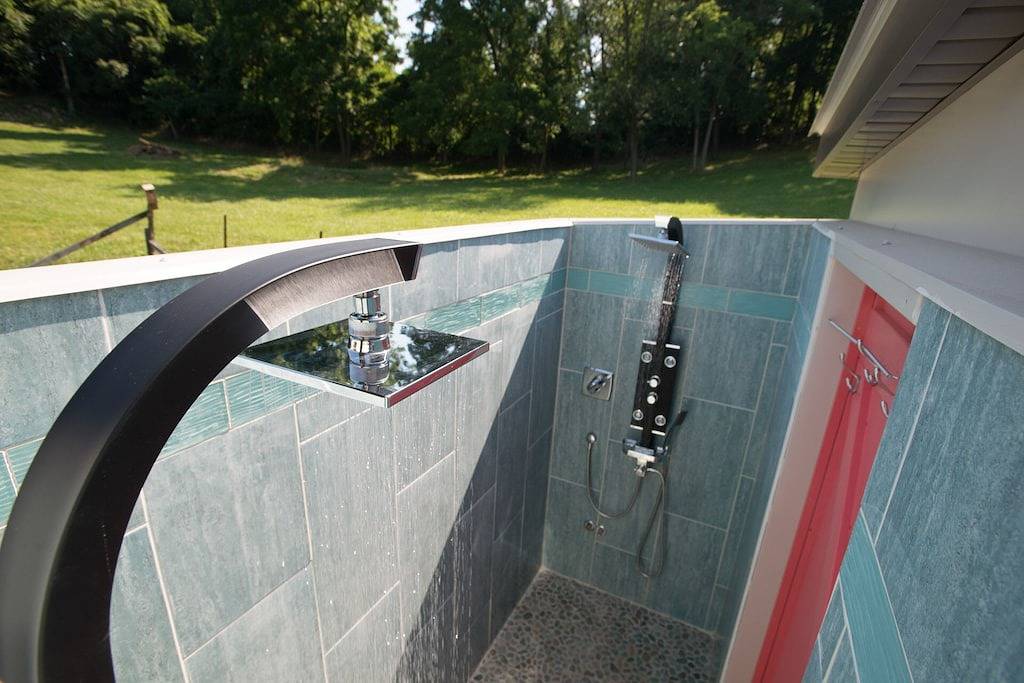 Modernes Landhaus, das haustierfreundlich ist und einen eingezäunten Garten hat. in Lancaster County