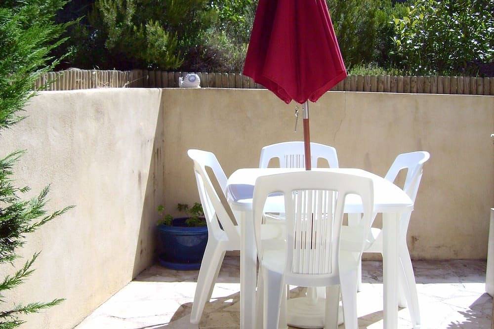 Entire apartment, Cosy, well-kept studio ideal for holidaymakers in Martigues, Istres region