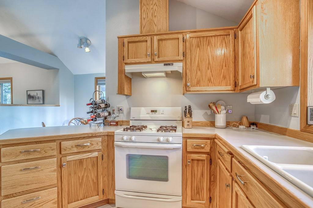 Single-level - Private Wrap Deck with Hot Tub is Perfect Way to Enjoy Sunriver! in Sunriver, Deschutes County