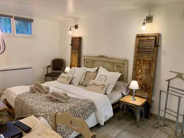 Gîte pour 5 personnes, avec piscine ainsi que vue et jardin à Caveirac