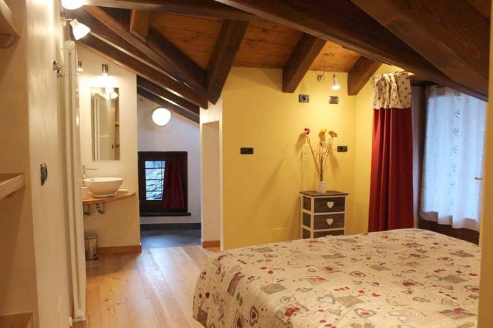 Location de vacances pour 4 personnes, avec jardin et vue dans Brusson