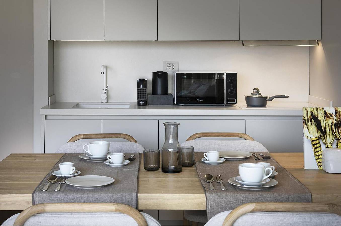 Apartamento inteiro, Apartamento 'Palazzo Cordigero - Canale' com Vista para o Canal, Wi-Fi e Ar Condicionado in Peschiera del Garda, Pré-Alpes de Garda