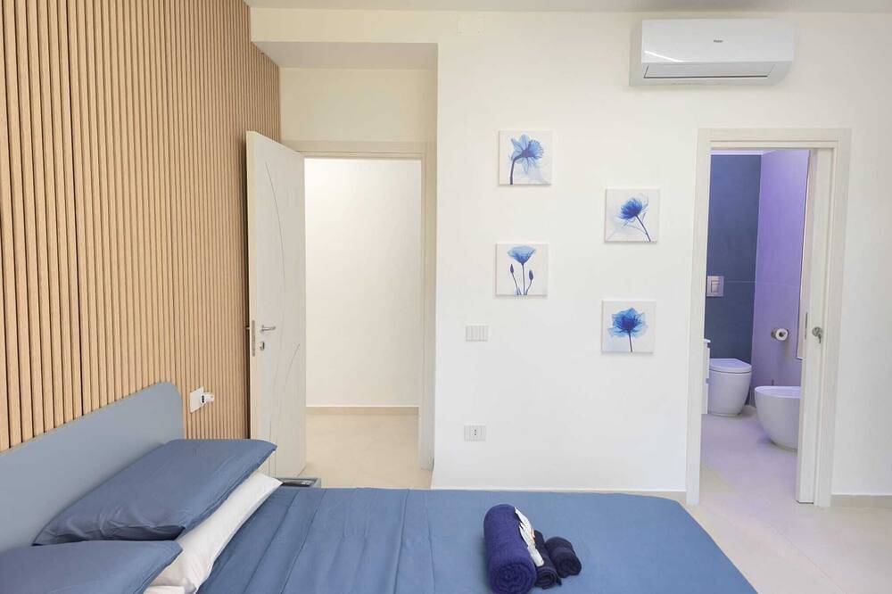 Entire apartment, Geneva House: luxury beachfront apartment with parking space and renowned view in Gaeta, Latina Province
