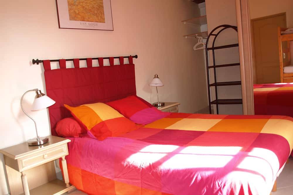 Apartamento entero, 17th century property between the pink granite coast and Lannion, apartment 70m2 in Saint-Quay-Perros, Costa de granito rosa