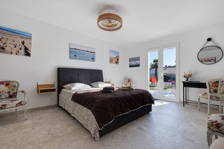 Chambre d'hôtes « Suite Les Plages » avec piscine, jardin partagés et Wi-Fi in La Brée-les-Bains, Côte de Beauté