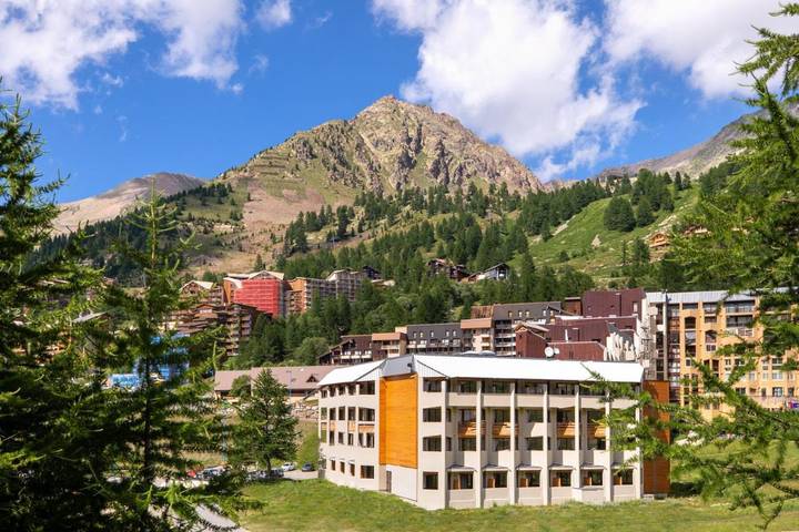Appart’hôtel pour 4 personnes, avec piscine et sauna, animaux acceptés dans Isola 2000