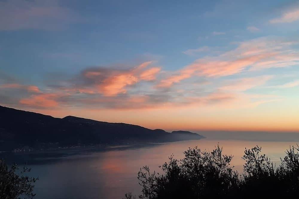 Appartement entier, Casa Maffei Top apartment 1, floor 2, balcony with fantastic lake view, parking in Oldesio, Tignale