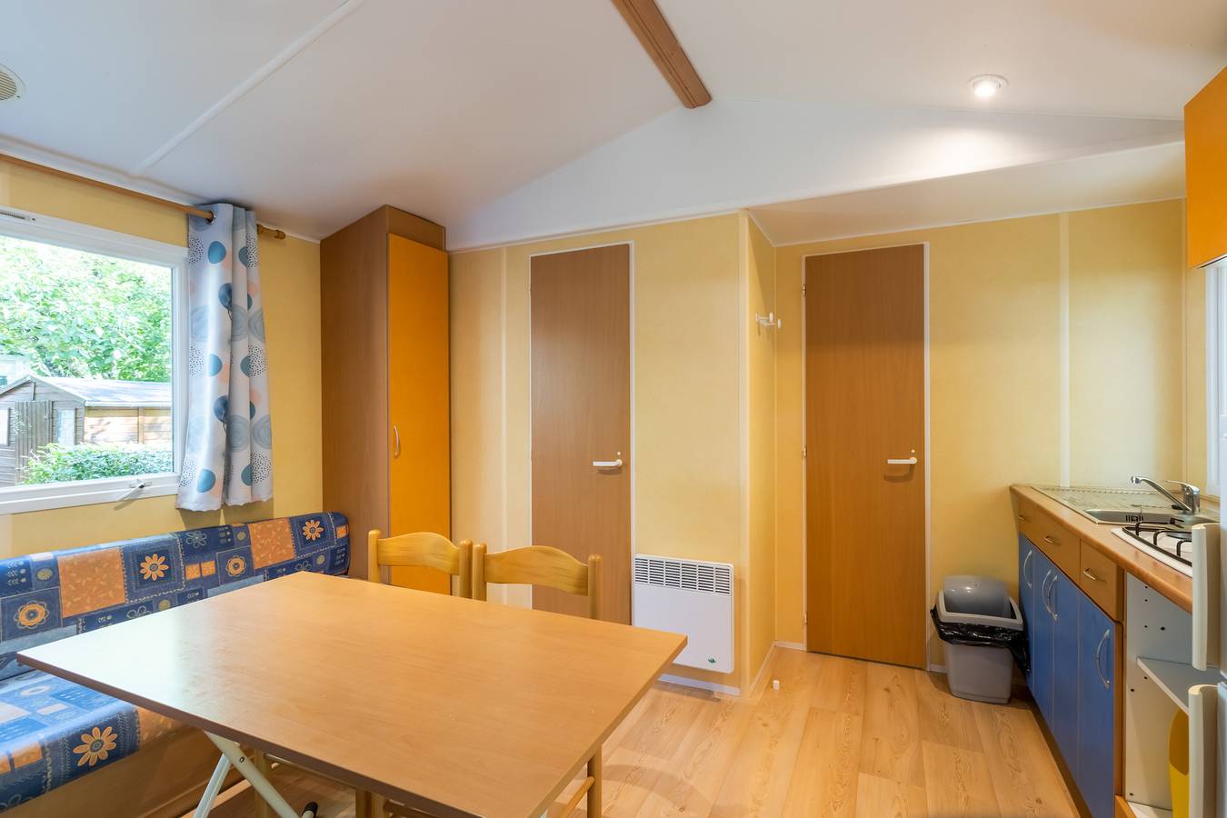 Mobile Home 'La Clairière' with Shared Pool, Private Terrace and Wi-Fi in Saint-Pompont, Périgord Noir