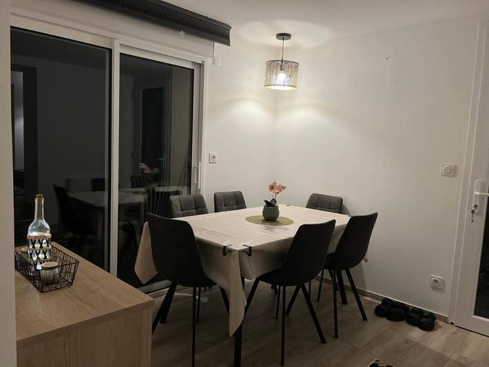 Location de vacances pour 3 personnes, avec Balcon ainsi que Jacuzzi et Terrasse dans Champvans