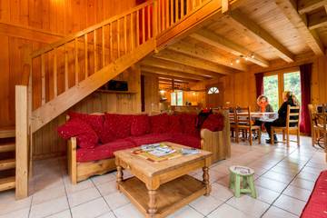 Maison de campagne pour 14 personnes, avec jacuzzi ainsi que terrasse et sauna à La Chapelle-d'Alagnon