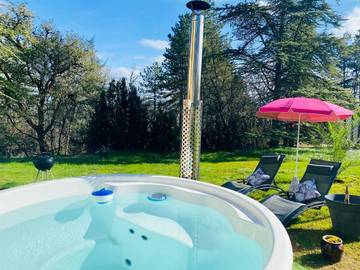 Gîte pour 2 personnes, avec jacuzzi ainsi que piscine et jardin à Arcambal