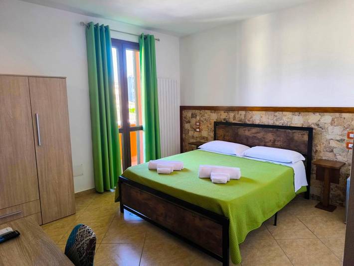 Chambre d’hôte pour 4 personnes, avec jardin ainsi que balcon et vue à Porto Torres
