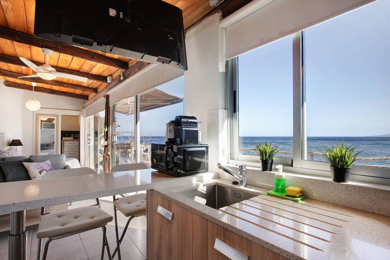 Vakantiehuis 'La Terraza Del Mar' met Uitzicht op Zee, Terras & Wifi, foto 6
