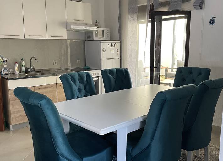 Ganze Wohnung, Apartment mit 3 Schlafzimmern und Pool in Bar, Montenegro Coast