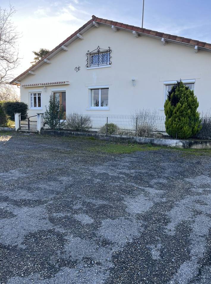 Gîte pour 8 personnes, avec terrasse et jardin