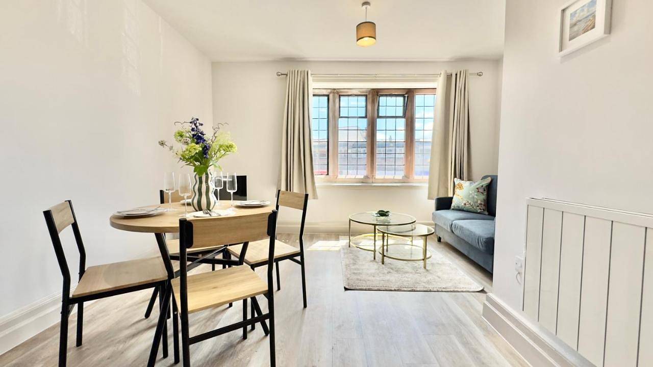 Entire apartment, Two-Bedroom Apartment in Merseyside