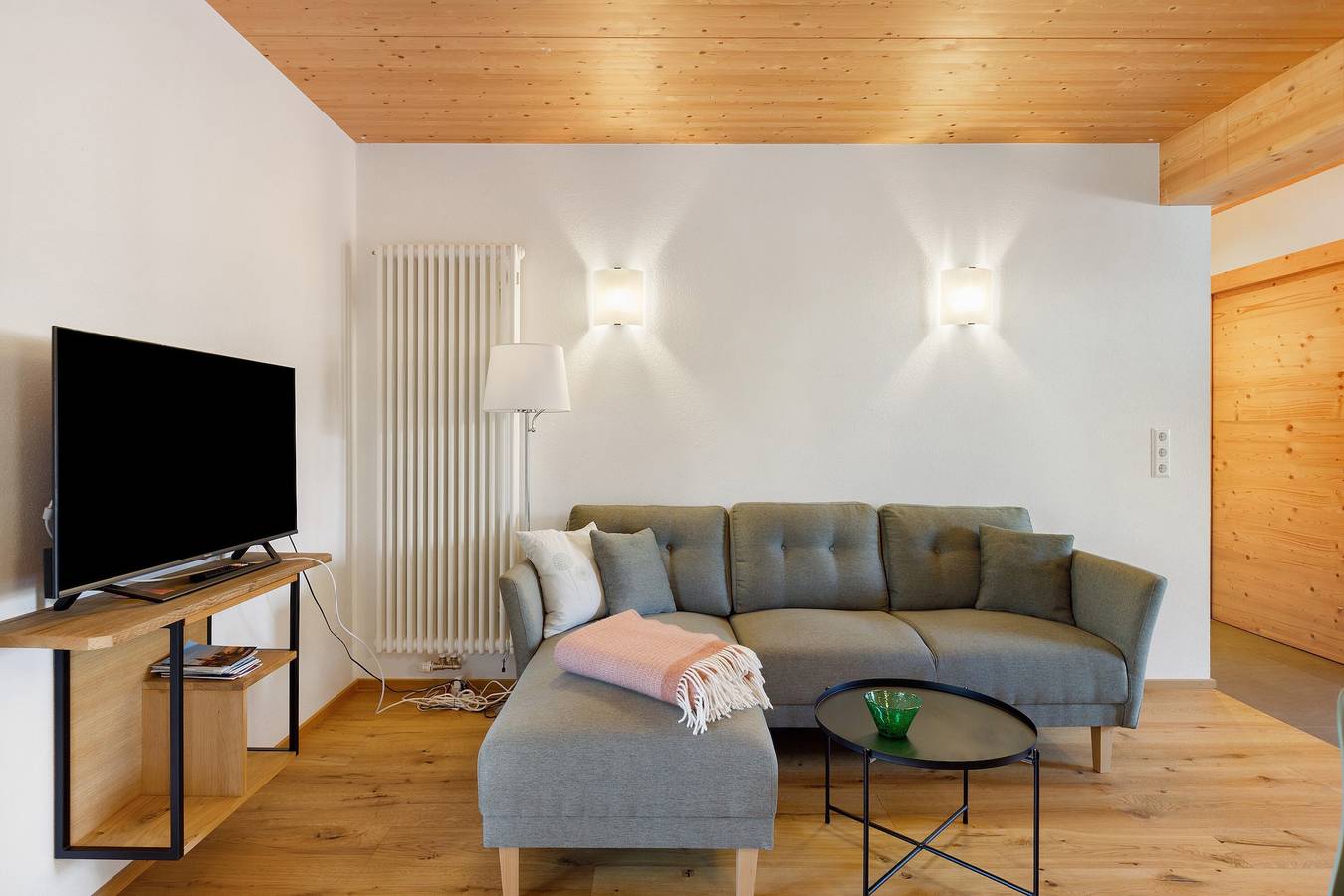 Ganze Wohnung, Ferienwohnung Obsthof am See mit Gemeinschaftsgarten, Balkon und Wlan in Öhningen, Untersee