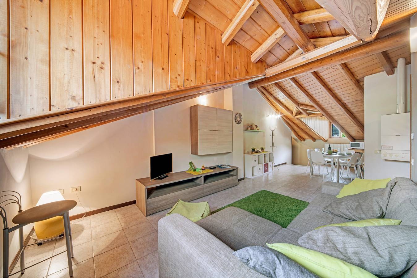 Entire apartment, Apartment 'Mansarda Fra Monte E Lago' with Mountain View, Shared Terrace and Wi-Fi in Esino Lario, Comune di Esino Lario