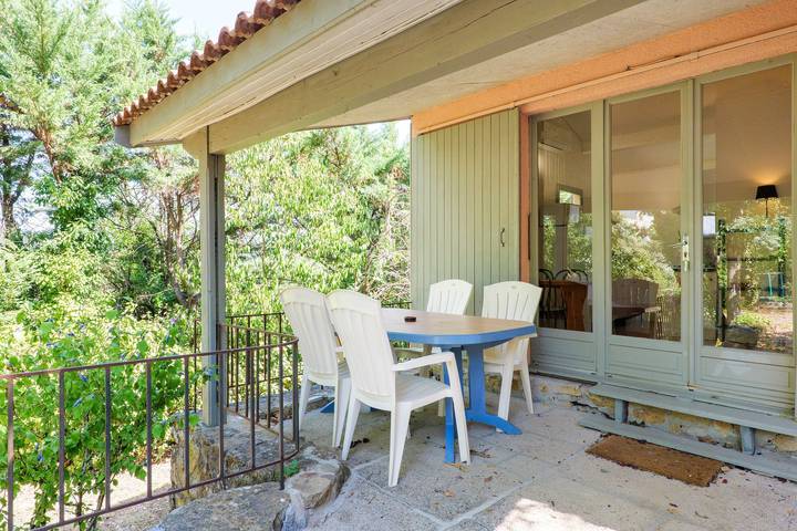 “Comfort Shared Pool” Chalet with Pool, Shared Terrace, and Wi-Fi in Les Vans, Cévennes