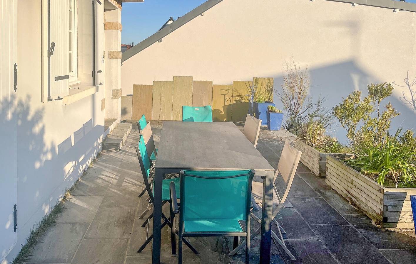 Acogedor apartamento de 2 dormitorios con jardín cerca de la playa: wifi, aparcamiento y servicios in Barneville-Carteret, Côte de la Déroute