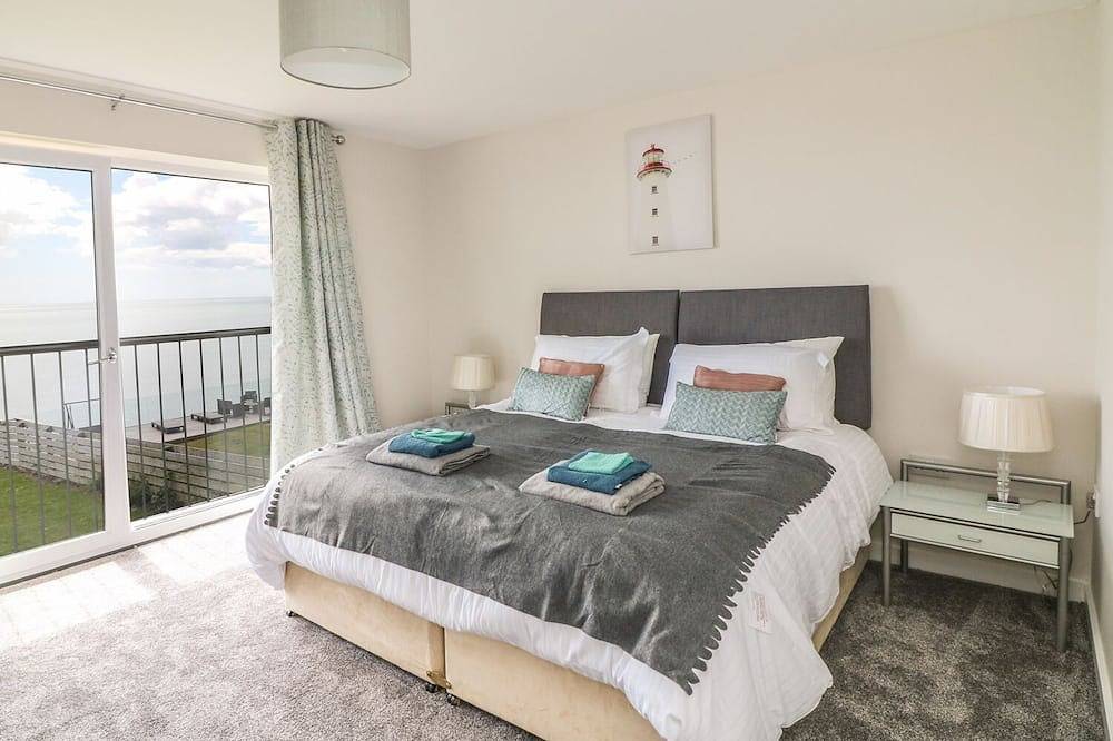 Beach House, pet friendly, with open fire in Courtown, County Wexford in Ardamine, County Wexford